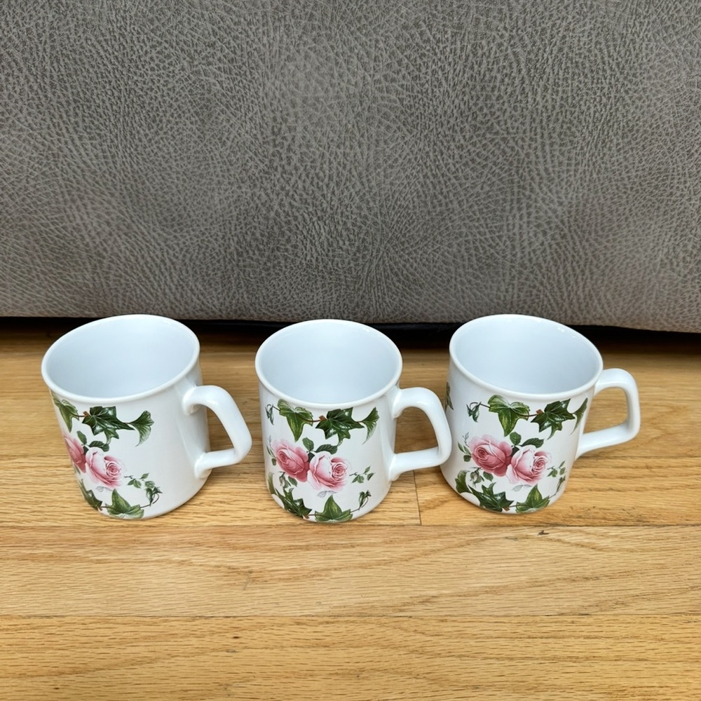Crownford Giftware Corp. NY Tams mugs made in England